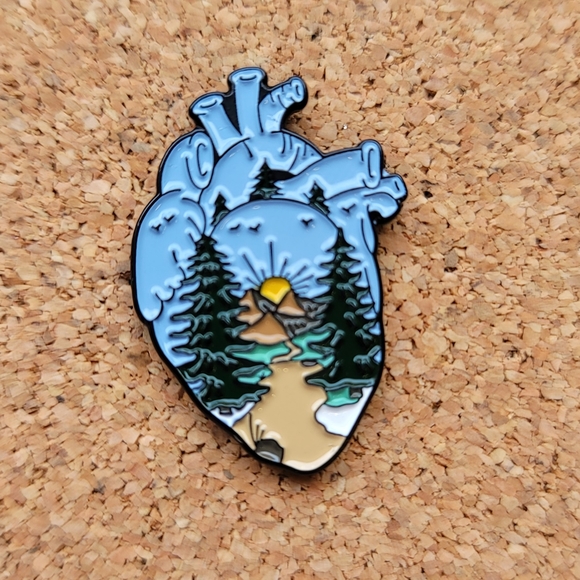 Jewelry - Mountain View Anatomical Heart Enamel Pin
